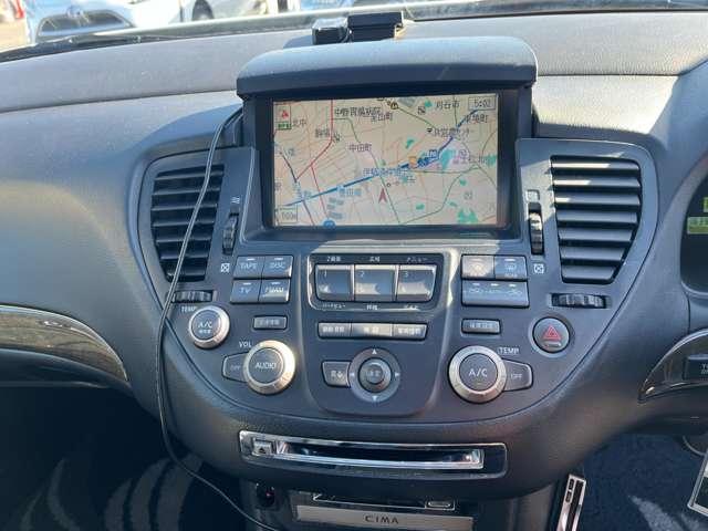 シーマ 300Gグランドツーリング ETC ナビ アルミホイール オートライト HID サンルーフ AT キーレスエントリー 電動格納ミラー 盗難防止システム CD DVD再生 カセット 衝突安全ボディ ABS エアコン(3枚目)