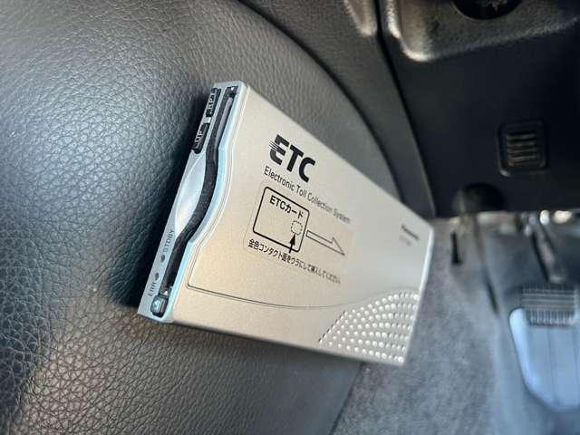 シーマ 300Gグランドツーリング ETC ナビ アルミホイール オートライト HID サンルーフ AT キーレスエントリー 電動格納ミラー 盗難防止システム CD DVD再生 カセット 衝突安全ボディ ABS エアコン(7枚目)