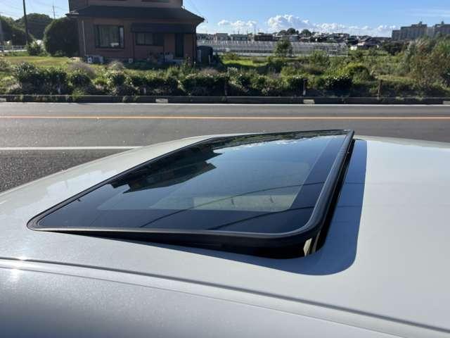 シーマ 300Gグランドツーリング ETC ナビ アルミホイール オートライト HID サンルーフ AT キーレスエントリー 電動格納ミラー 盗難防止システム CD DVD再生 カセット 衝突安全ボディ ABS エアコン(27枚目)