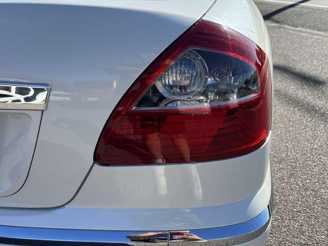 シーマ 300Gグランドツーリング ETC ナビ アルミホイール オートライト HID サンルーフ AT キーレスエントリー 電動格納ミラー 盗難防止システム CD DVD再生 カセット 衝突安全ボディ ABS エアコン(33枚目)