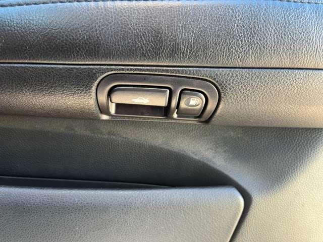 シーマ 300Gグランドツーリング ETC ナビ アルミホイール オートライト HID サンルーフ AT キーレスエントリー 電動格納ミラー 盗難防止システム CD DVD再生 カセット 衝突安全ボディ ABS エアコン(41枚目)