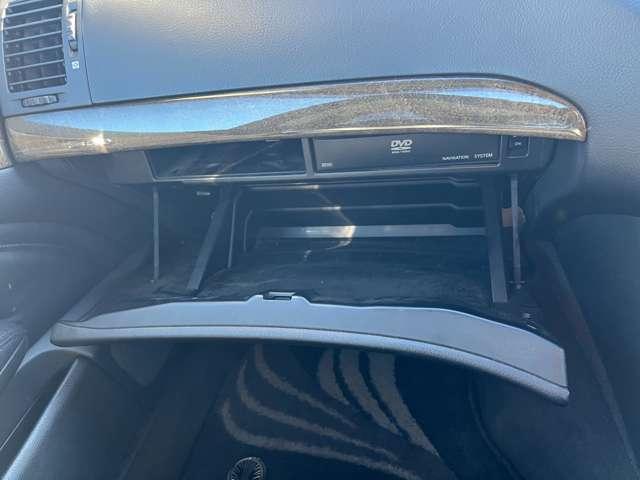 シーマ 300Gグランドツーリング ETC ナビ アルミホイール オートライト HID サンルーフ AT キーレスエントリー 電動格納ミラー 盗難防止システム CD DVD再生 カセット 衝突安全ボディ ABS エアコン(47枚目)