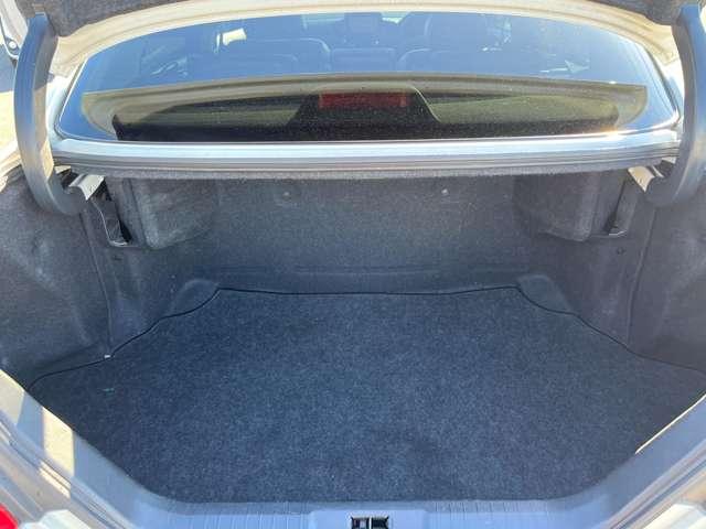 シーマ 300Gグランドツーリング ETC ナビ アルミホイール オートライト HID サンルーフ AT キーレスエントリー 電動格納ミラー 盗難防止システム CD DVD再生 カセット 衝突安全ボディ ABS エアコン(55枚目)