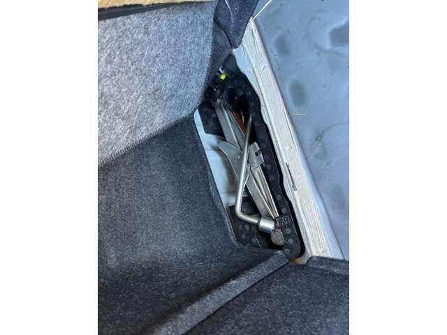シーマ 300Gグランドツーリング ETC ナビ アルミホイール オートライト HID サンルーフ AT キーレスエントリー 電動格納ミラー 盗難防止システム CD DVD再生 カセット 衝突安全ボディ ABS エアコン(57枚目)