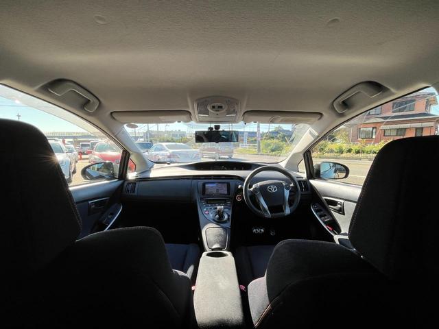 プリウス Ｓツーリングセレクション・Ｇ’ｓ　ＥＴＣ　バックカメラ　ナビ　アルミホイール　オートライト　ＨＩＤ　ＣＶＴ　スマートキー　電動格納ミラー　盗難防止システム　パワーシート　衝突安全ボディ　ＡＢＳ　エアコン　パワーステアリング（2枚目）