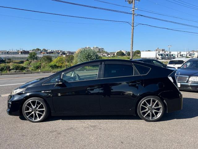 プリウス Ｓツーリングセレクション・Ｇ’ｓ　ＥＴＣ　バックカメラ　ナビ　アルミホイール　オートライト　ＨＩＤ　ＣＶＴ　スマートキー　電動格納ミラー　盗難防止システム　パワーシート　衝突安全ボディ　ＡＢＳ　エアコン　パワーステアリング（5枚目）