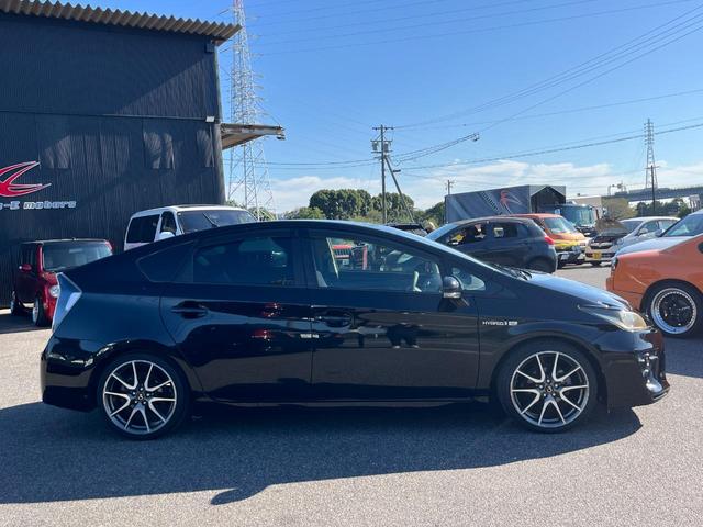 プリウス Ｓツーリングセレクション・Ｇ’ｓ　ＥＴＣ　バックカメラ　ナビ　アルミホイール　オートライト　ＨＩＤ　ＣＶＴ　スマートキー　電動格納ミラー　盗難防止システム　パワーシート　衝突安全ボディ　ＡＢＳ　エアコン　パワーステアリング（9枚目）
