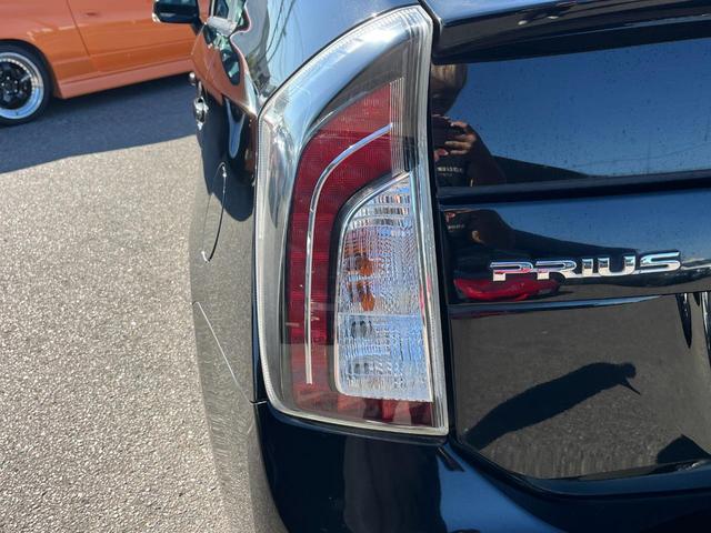 プリウス Ｓツーリングセレクション・Ｇ’ｓ　ＥＴＣ　バックカメラ　ナビ　アルミホイール　オートライト　ＨＩＤ　ＣＶＴ　スマートキー　電動格納ミラー　盗難防止システム　パワーシート　衝突安全ボディ　ＡＢＳ　エアコン　パワーステアリング（14枚目）