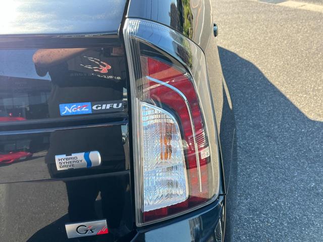 プリウス Ｓツーリングセレクション・Ｇ’ｓ　ＥＴＣ　バックカメラ　ナビ　アルミホイール　オートライト　ＨＩＤ　ＣＶＴ　スマートキー　電動格納ミラー　盗難防止システム　パワーシート　衝突安全ボディ　ＡＢＳ　エアコン　パワーステアリング（15枚目）