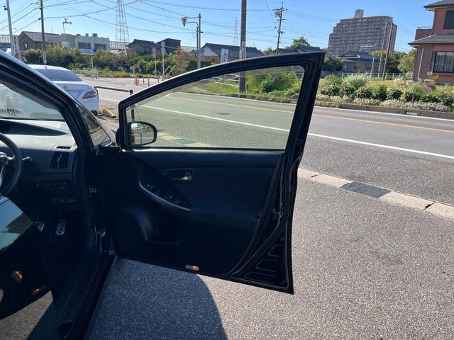 プリウス Ｓツーリングセレクション・Ｇ’ｓ　ＥＴＣ　バックカメラ　ナビ　アルミホイール　オートライト　ＨＩＤ　ＣＶＴ　スマートキー　電動格納ミラー　盗難防止システム　パワーシート　衝突安全ボディ　ＡＢＳ　エアコン　パワーステアリング（16枚目）