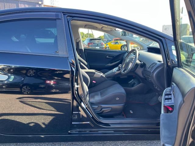 プリウス Ｓツーリングセレクション・Ｇ’ｓ　ＥＴＣ　バックカメラ　ナビ　アルミホイール　オートライト　ＨＩＤ　ＣＶＴ　スマートキー　電動格納ミラー　盗難防止システム　パワーシート　衝突安全ボディ　ＡＢＳ　エアコン　パワーステアリング（17枚目）