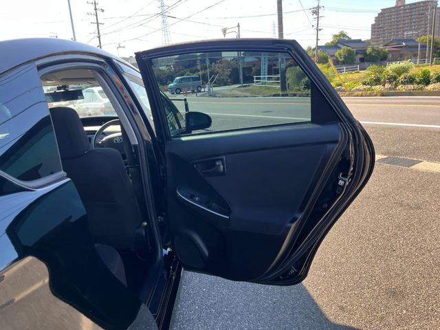 プリウス Ｓツーリングセレクション・Ｇ’ｓ　ＥＴＣ　バックカメラ　ナビ　アルミホイール　オートライト　ＨＩＤ　ＣＶＴ　スマートキー　電動格納ミラー　盗難防止システム　パワーシート　衝突安全ボディ　ＡＢＳ　エアコン　パワーステアリング（18枚目）