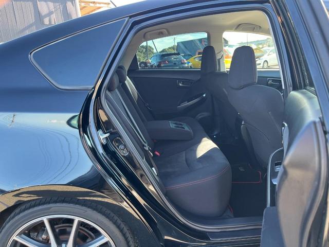 プリウス Ｓツーリングセレクション・Ｇ’ｓ　ＥＴＣ　バックカメラ　ナビ　アルミホイール　オートライト　ＨＩＤ　ＣＶＴ　スマートキー　電動格納ミラー　盗難防止システム　パワーシート　衝突安全ボディ　ＡＢＳ　エアコン　パワーステアリング（19枚目）