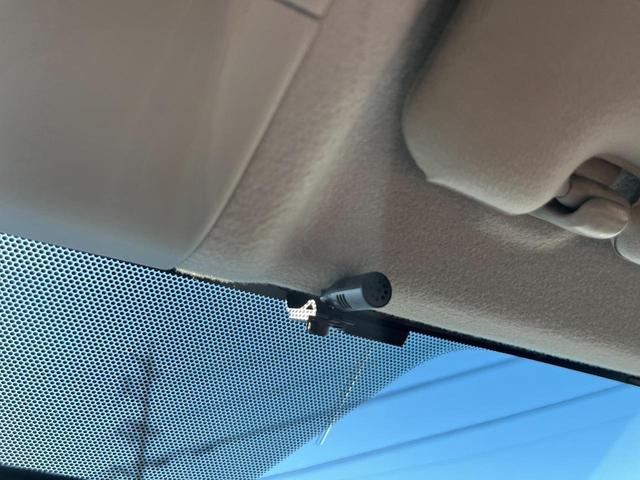 プリウス Ｓツーリングセレクション・Ｇ’ｓ　ＥＴＣ　バックカメラ　ナビ　アルミホイール　オートライト　ＨＩＤ　ＣＶＴ　スマートキー　電動格納ミラー　盗難防止システム　パワーシート　衝突安全ボディ　ＡＢＳ　エアコン　パワーステアリング（26枚目）