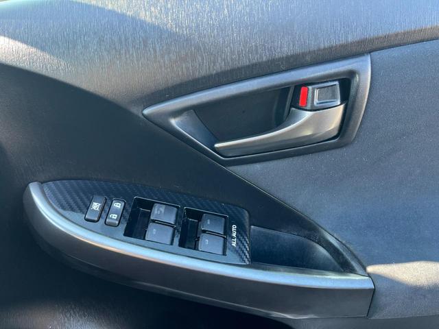 プリウス Ｓツーリングセレクション・Ｇ’ｓ　ＥＴＣ　バックカメラ　ナビ　アルミホイール　オートライト　ＨＩＤ　ＣＶＴ　スマートキー　電動格納ミラー　盗難防止システム　パワーシート　衝突安全ボディ　ＡＢＳ　エアコン　パワーステアリング（29枚目）