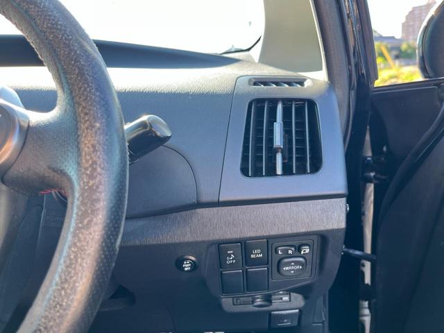 プリウス Ｓツーリングセレクション・Ｇ’ｓ　ＥＴＣ　バックカメラ　ナビ　アルミホイール　オートライト　ＨＩＤ　ＣＶＴ　スマートキー　電動格納ミラー　盗難防止システム　パワーシート　衝突安全ボディ　ＡＢＳ　エアコン　パワーステアリング（30枚目）