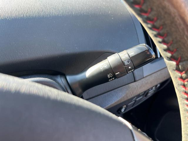 プリウス Ｓツーリングセレクション・Ｇ’ｓ　ＥＴＣ　バックカメラ　ナビ　アルミホイール　オートライト　ＨＩＤ　ＣＶＴ　スマートキー　電動格納ミラー　盗難防止システム　パワーシート　衝突安全ボディ　ＡＢＳ　エアコン　パワーステアリング（33枚目）