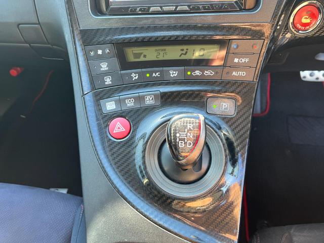 プリウス Ｓツーリングセレクション・Ｇ’ｓ　ＥＴＣ　バックカメラ　ナビ　アルミホイール　オートライト　ＨＩＤ　ＣＶＴ　スマートキー　電動格納ミラー　盗難防止システム　パワーシート　衝突安全ボディ　ＡＢＳ　エアコン　パワーステアリング（35枚目）