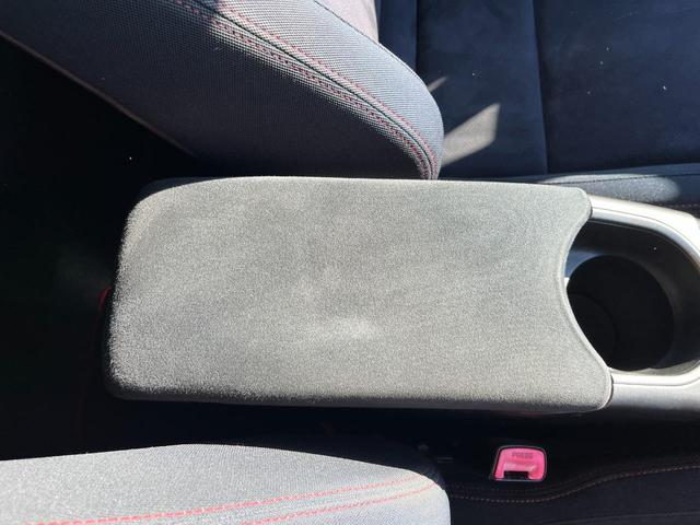 プリウス Ｓツーリングセレクション・Ｇ’ｓ　ＥＴＣ　バックカメラ　ナビ　アルミホイール　オートライト　ＨＩＤ　ＣＶＴ　スマートキー　電動格納ミラー　盗難防止システム　パワーシート　衝突安全ボディ　ＡＢＳ　エアコン　パワーステアリング（37枚目）