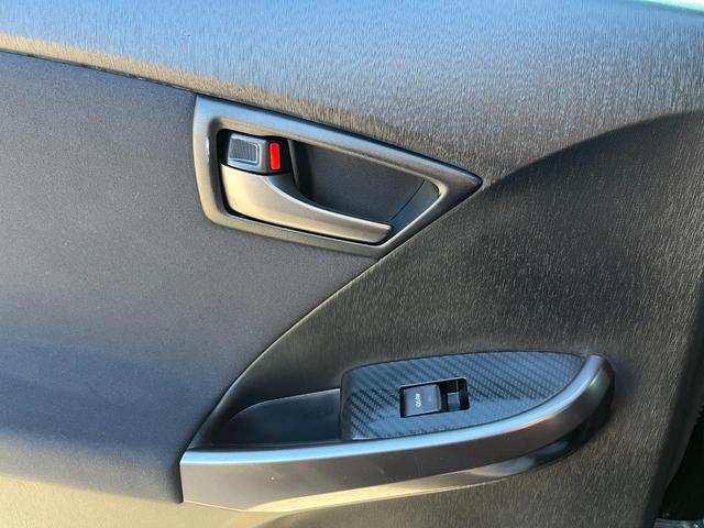 プリウス Ｓツーリングセレクション・Ｇ’ｓ　ＥＴＣ　バックカメラ　ナビ　アルミホイール　オートライト　ＨＩＤ　ＣＶＴ　スマートキー　電動格納ミラー　盗難防止システム　パワーシート　衝突安全ボディ　ＡＢＳ　エアコン　パワーステアリング（42枚目）
