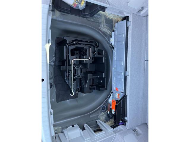 プリウス Ｓツーリングセレクション・Ｇ’ｓ　ＥＴＣ　バックカメラ　ナビ　アルミホイール　オートライト　ＨＩＤ　ＣＶＴ　スマートキー　電動格納ミラー　盗難防止システム　パワーシート　衝突安全ボディ　ＡＢＳ　エアコン　パワーステアリング（53枚目）