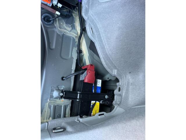 プリウス Ｓツーリングセレクション・Ｇ’ｓ　ＥＴＣ　バックカメラ　ナビ　アルミホイール　オートライト　ＨＩＤ　ＣＶＴ　スマートキー　電動格納ミラー　盗難防止システム　パワーシート　衝突安全ボディ　ＡＢＳ　エアコン　パワーステアリング（55枚目）