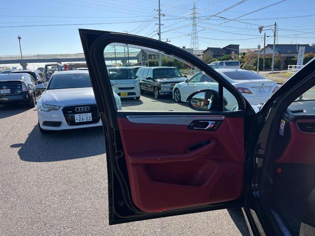 マカン マカン ターボ 4WD バックカメラ クリアランスソナー パワーシート サンルーフ ターボ TV オートライト HID アルミホイール アイドリングストップ シートヒーター シートエアコン AT 盗難防止システム(22枚目)