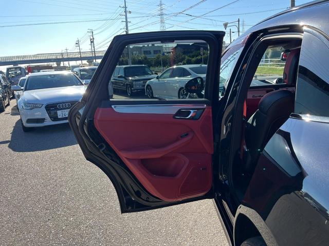 マカン マカン ターボ 4WD バックカメラ クリアランスソナー パワーシート サンルーフ ターボ TV オートライト HID アルミホイール アイドリングストップ シートヒーター シートエアコン AT 盗難防止システム(24枚目)