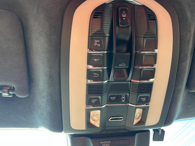 マカン マカン ターボ 4WD バックカメラ クリアランスソナー パワーシート サンルーフ ターボ TV オートライト HID アルミホイール アイドリングストップ シートヒーター シートエアコン AT 盗難防止システム(27枚目)