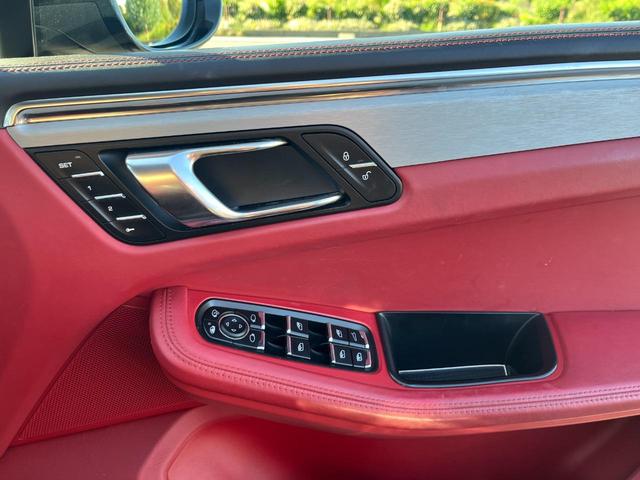 マカン マカン ターボ 4WD バックカメラ クリアランスソナー パワーシート サンルーフ ターボ TV オートライト HID アルミホイール アイドリングストップ シートヒーター シートエアコン AT 盗難防止システム(30枚目)