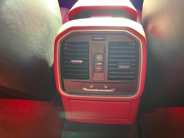 マカン マカン ターボ 4WD バックカメラ クリアランスソナー パワーシート サンルーフ ターボ TV オートライト HID アルミホイール アイドリングストップ シートヒーター シートエアコン AT 盗難防止システム(44枚目)