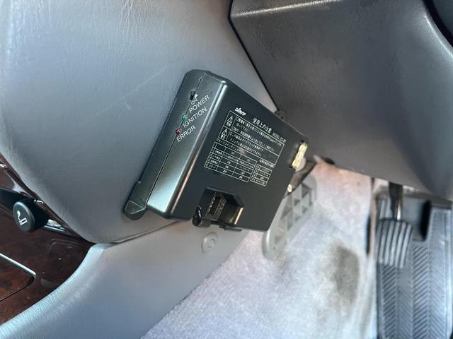 クラウンマジェスタ Ｃタイプ　オートクルーズコントロール　アルミホイール　オートライト　ＨＩＤ　サンルーフ　ＡＴ　ＣＤ　カセット　ＡＢＳ　エアコン　パワーステアリング　パワーウィンドウ　運転席エアバッグ　助手席エアバッグ（4枚目）