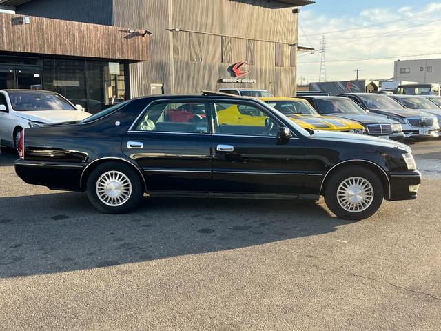 クラウンマジェスタ Ｃタイプ　オートクルーズコントロール　アルミホイール　オートライト　ＨＩＤ　サンルーフ　ＡＴ　ＣＤ　カセット　ＡＢＳ　エアコン　パワーステアリング　パワーウィンドウ　運転席エアバッグ　助手席エアバッグ（9枚目）