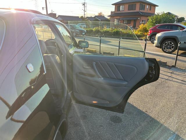 クラウンマジェスタ Ｃタイプ　オートクルーズコントロール　アルミホイール　オートライト　ＨＩＤ　サンルーフ　ＡＴ　ＣＤ　カセット　ＡＢＳ　エアコン　パワーステアリング　パワーウィンドウ　運転席エアバッグ　助手席エアバッグ（18枚目）