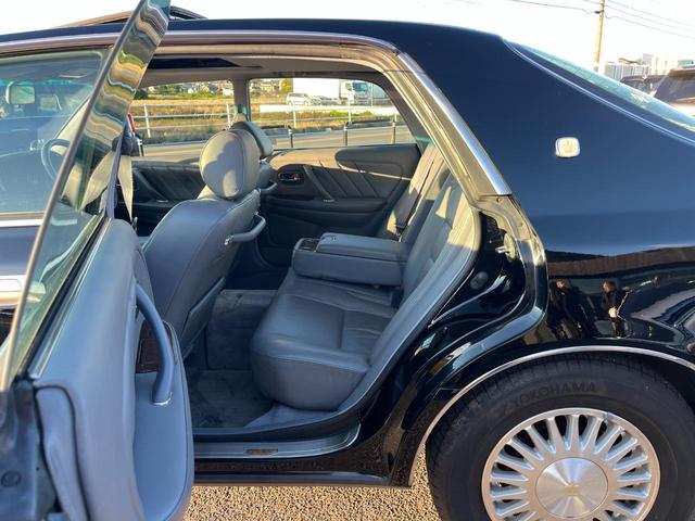 クラウンマジェスタ Ｃタイプ　オートクルーズコントロール　アルミホイール　オートライト　ＨＩＤ　サンルーフ　ＡＴ　ＣＤ　カセット　ＡＢＳ　エアコン　パワーステアリング　パワーウィンドウ　運転席エアバッグ　助手席エアバッグ（23枚目）