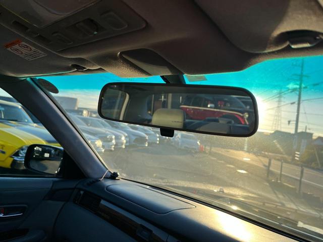 クラウンマジェスタ Ｃタイプ　オートクルーズコントロール　アルミホイール　オートライト　ＨＩＤ　サンルーフ　ＡＴ　ＣＤ　カセット　ＡＢＳ　エアコン　パワーステアリング　パワーウィンドウ　運転席エアバッグ　助手席エアバッグ（25枚目）