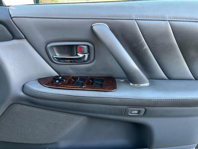 クラウンマジェスタ Ｃタイプ　オートクルーズコントロール　アルミホイール　オートライト　ＨＩＤ　サンルーフ　ＡＴ　ＣＤ　カセット　ＡＢＳ　エアコン　パワーステアリング　パワーウィンドウ　運転席エアバッグ　助手席エアバッグ（28枚目）