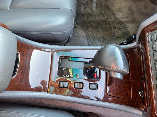 クラウンマジェスタ Ｃタイプ　オートクルーズコントロール　アルミホイール　オートライト　ＨＩＤ　サンルーフ　ＡＴ　ＣＤ　カセット　ＡＢＳ　エアコン　パワーステアリング　パワーウィンドウ　運転席エアバッグ　助手席エアバッグ（34枚目）