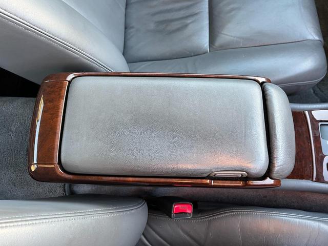 クラウンマジェスタ Ｃタイプ　オートクルーズコントロール　アルミホイール　オートライト　ＨＩＤ　サンルーフ　ＡＴ　ＣＤ　カセット　ＡＢＳ　エアコン　パワーステアリング　パワーウィンドウ　運転席エアバッグ　助手席エアバッグ（35枚目）