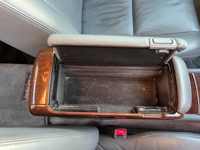 クラウンマジェスタ Ｃタイプ　オートクルーズコントロール　アルミホイール　オートライト　ＨＩＤ　サンルーフ　ＡＴ　ＣＤ　カセット　ＡＢＳ　エアコン　パワーステアリング　パワーウィンドウ　運転席エアバッグ　助手席エアバッグ（36枚目）