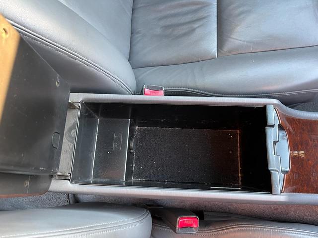 クラウンマジェスタ Ｃタイプ　オートクルーズコントロール　アルミホイール　オートライト　ＨＩＤ　サンルーフ　ＡＴ　ＣＤ　カセット　ＡＢＳ　エアコン　パワーステアリング　パワーウィンドウ　運転席エアバッグ　助手席エアバッグ（37枚目）