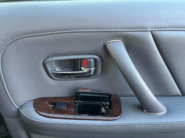 クラウンマジェスタ Ｃタイプ　オートクルーズコントロール　アルミホイール　オートライト　ＨＩＤ　サンルーフ　ＡＴ　ＣＤ　カセット　ＡＢＳ　エアコン　パワーステアリング　パワーウィンドウ　運転席エアバッグ　助手席エアバッグ（40枚目）