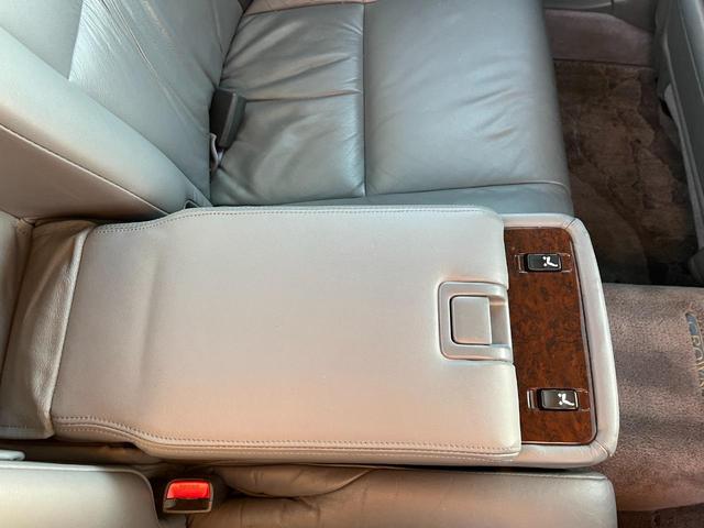 クラウンマジェスタ Ｃタイプ　オートクルーズコントロール　アルミホイール　オートライト　ＨＩＤ　サンルーフ　ＡＴ　ＣＤ　カセット　ＡＢＳ　エアコン　パワーステアリング　パワーウィンドウ　運転席エアバッグ　助手席エアバッグ（43枚目）