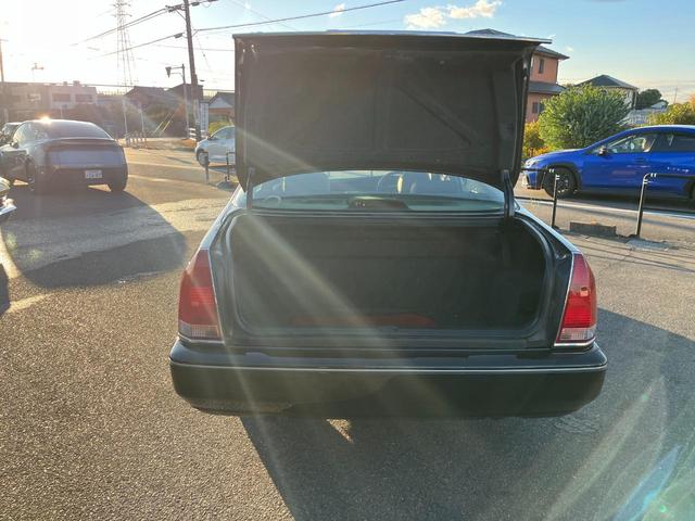 クラウンマジェスタ Ｃタイプ　オートクルーズコントロール　アルミホイール　オートライト　ＨＩＤ　サンルーフ　ＡＴ　ＣＤ　カセット　ＡＢＳ　エアコン　パワーステアリング　パワーウィンドウ　運転席エアバッグ　助手席エアバッグ（54枚目）