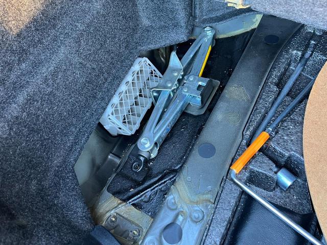 クラウンマジェスタ Ｃタイプ　オートクルーズコントロール　アルミホイール　オートライト　ＨＩＤ　サンルーフ　ＡＴ　ＣＤ　カセット　ＡＢＳ　エアコン　パワーステアリング　パワーウィンドウ　運転席エアバッグ　助手席エアバッグ（57枚目）