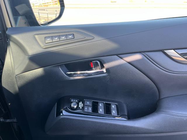 ヴェルファイア ２．５Ｚ　Ｇエディション　ＥＴＣ　バックカメラ　ナビ　クリアランスソナー　オートクルーズコントロール　両側電動スライドドア　オートライト　ＬＥＤヘッドランプ　サンルーフ　電動リアゲート　スマートキー　電動格納ミラー（30枚目）
