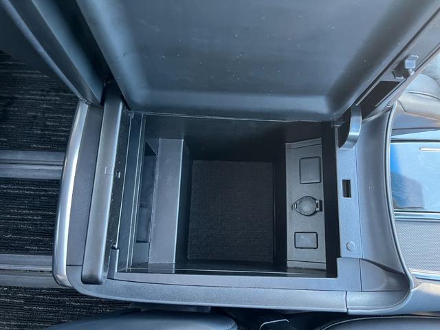 ヴェルファイア ２．５Ｚ　Ｇエディション　ＥＴＣ　バックカメラ　ナビ　クリアランスソナー　オートクルーズコントロール　両側電動スライドドア　オートライト　ＬＥＤヘッドランプ　サンルーフ　電動リアゲート　スマートキー　電動格納ミラー（42枚目）
