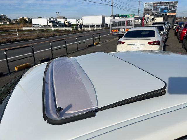 シーマ ３０ＬＶ　ＥＴＣ　オートクルーズコントロール　アルミホイール　オートライト　サンルーフ　ＡＴ　キーレスエントリー　電動格納ミラー　ターボ　パワーシート　ＣＤ　カセット　ＡＢＳ　エアコン　パワーステアリング（3枚目）