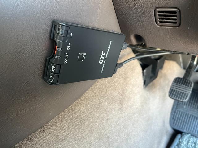 シーマ ３０ＬＶ　ＥＴＣ　オートクルーズコントロール　アルミホイール　オートライト　サンルーフ　ＡＴ　キーレスエントリー　電動格納ミラー　ターボ　パワーシート　ＣＤ　カセット　ＡＢＳ　エアコン　パワーステアリング（4枚目）