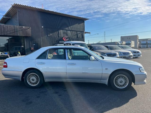 シーマ ３０ＬＶ　ＥＴＣ　オートクルーズコントロール　アルミホイール　オートライト　サンルーフ　ＡＴ　キーレスエントリー　電動格納ミラー　ターボ　パワーシート　ＣＤ　カセット　ＡＢＳ　エアコン　パワーステアリング（10枚目）